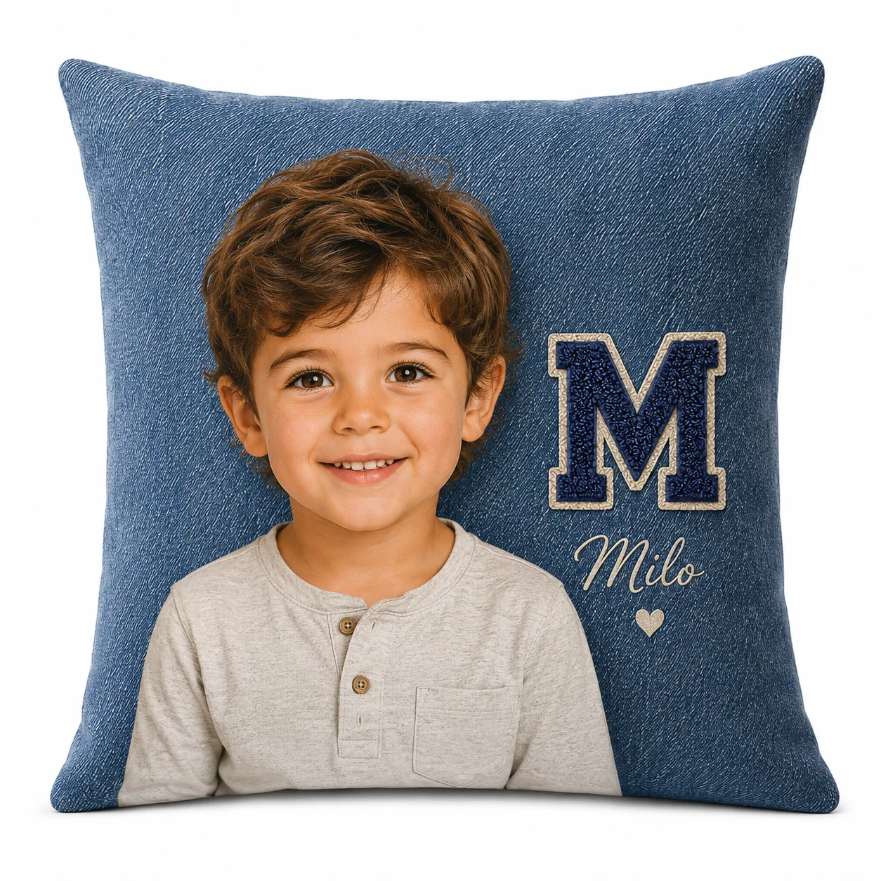 Coussin carré personnalisé portrait de garçon, denim moyen, initiale chenille
